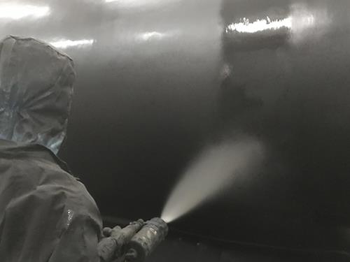 大型護(hù)舷聚脲噴涂.jpg 大型護(hù)舷聚脲噴涂.jpg